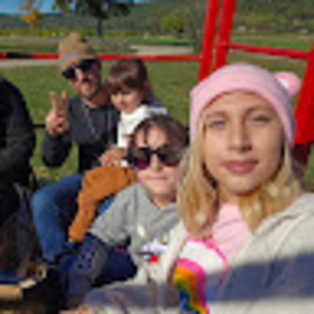 Meet your Posher, Nella